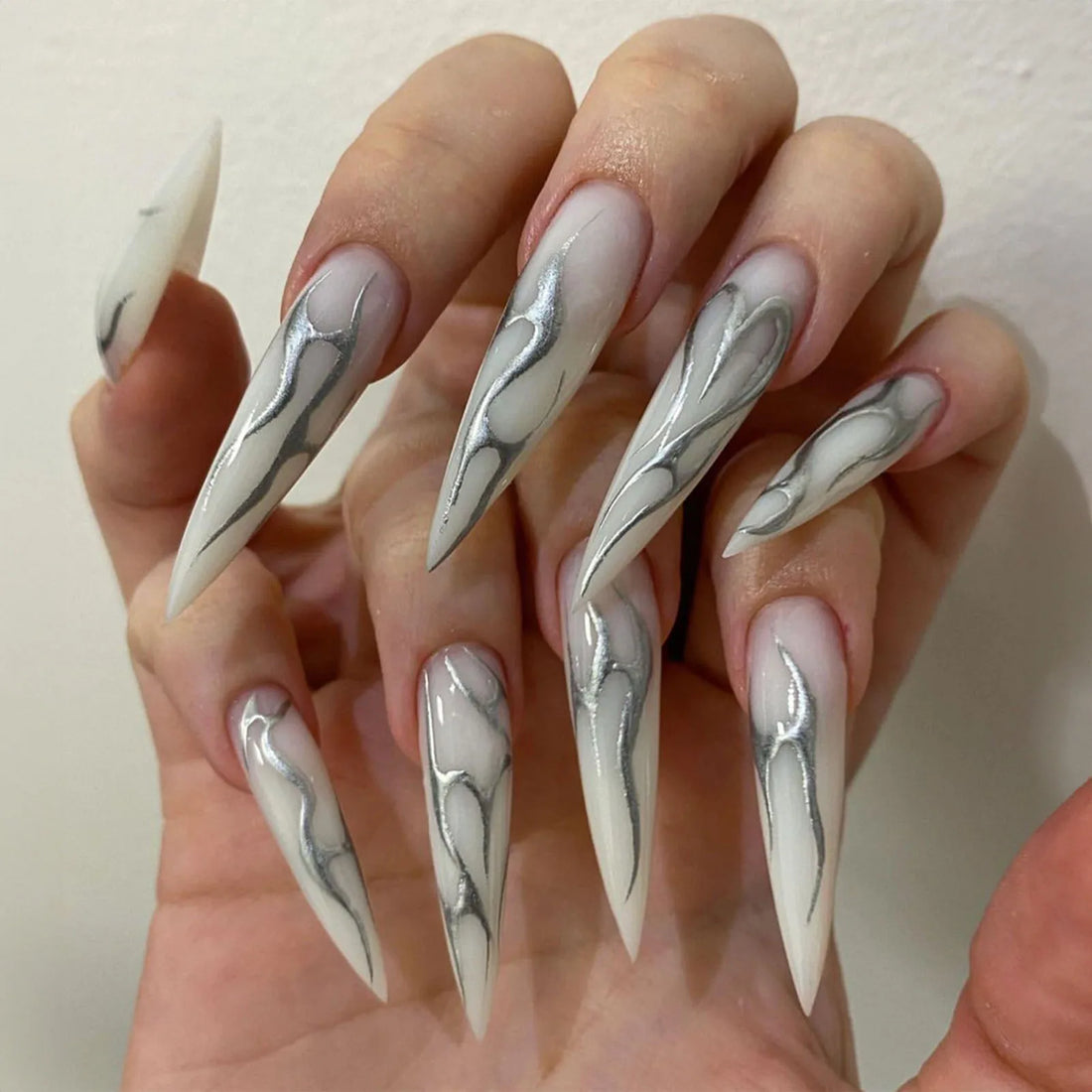 24 Skull Nail Art | y2k Style White Skull Pattern Press on Nails | Full Cover Artificial Fake Nail Tip