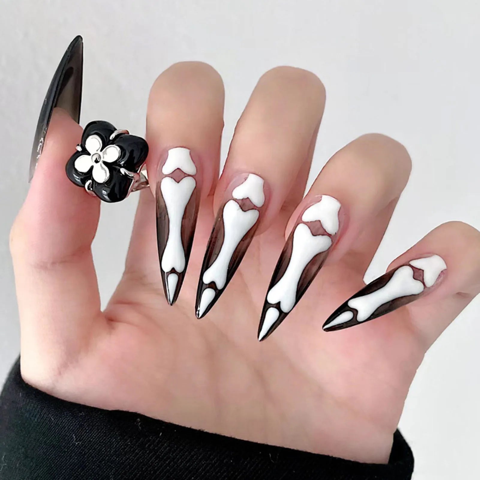 24 Skull Nail Art | y2k Style White Skull Pattern Press on Nails | Full Cover Artificial Fake Nail Tip