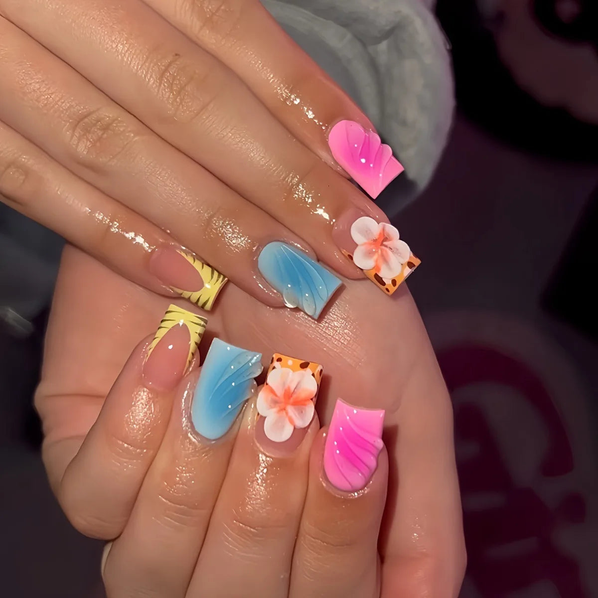 24pcs Short Pink Nails With Design
