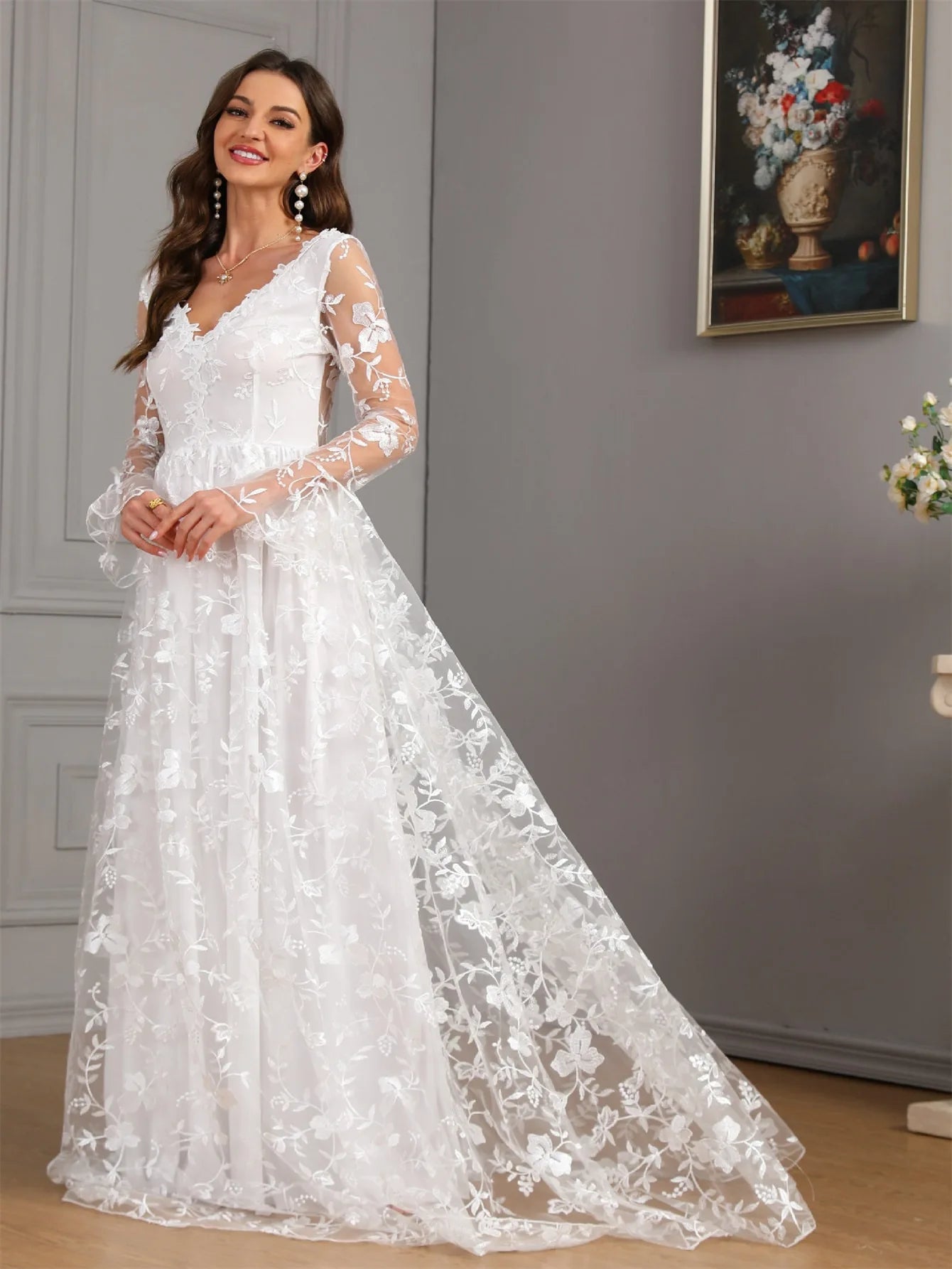 Ladies New Elegant Long Sleeve Lace Wedding Dress