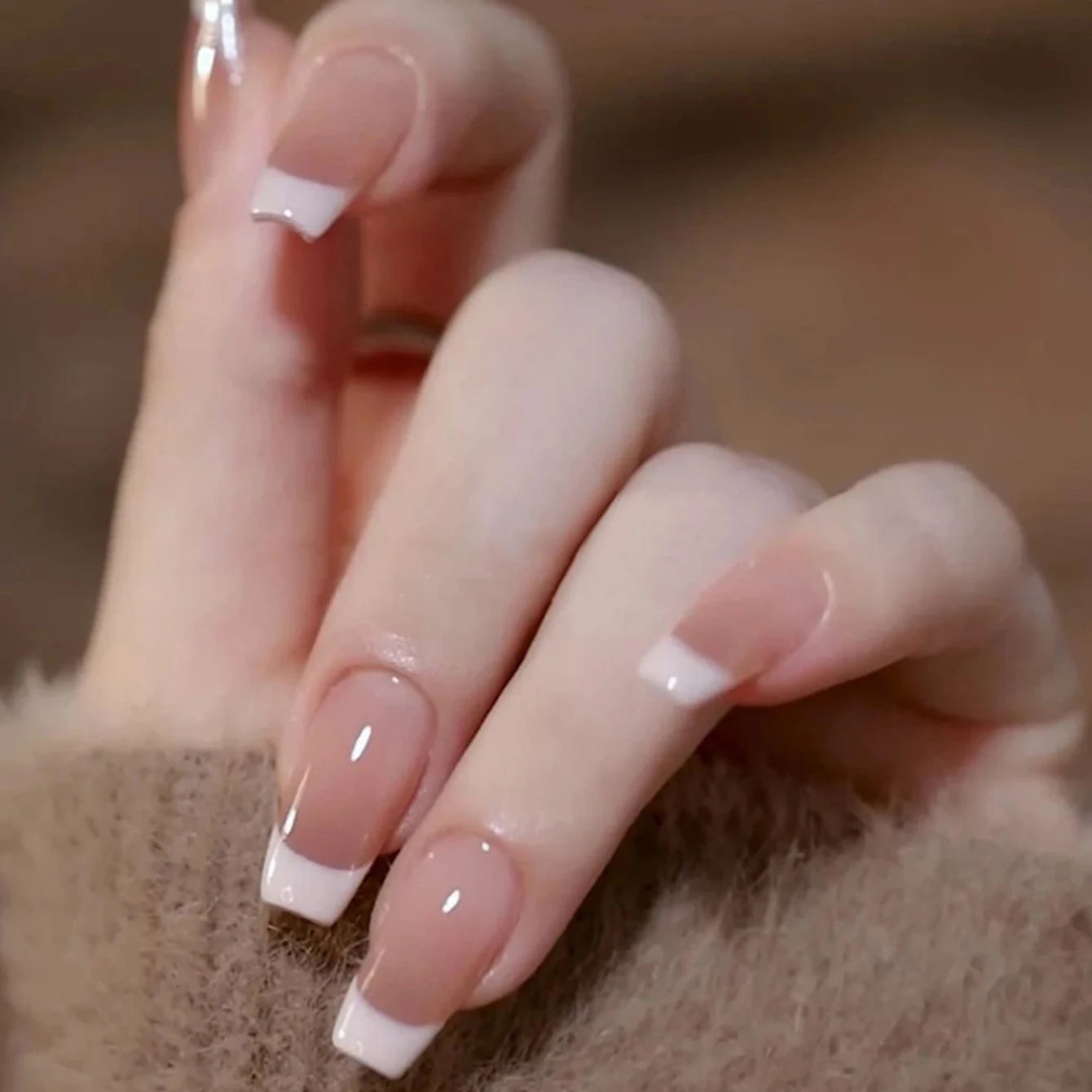 24 White French Nails | Fake nails, delicate and elegant, stylish and generous, suitable