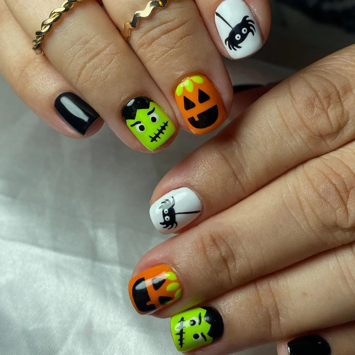 24 Halloween Oval Nails | Cute Spider Pumpkin Patch Pattern Cute Style Nail Patches