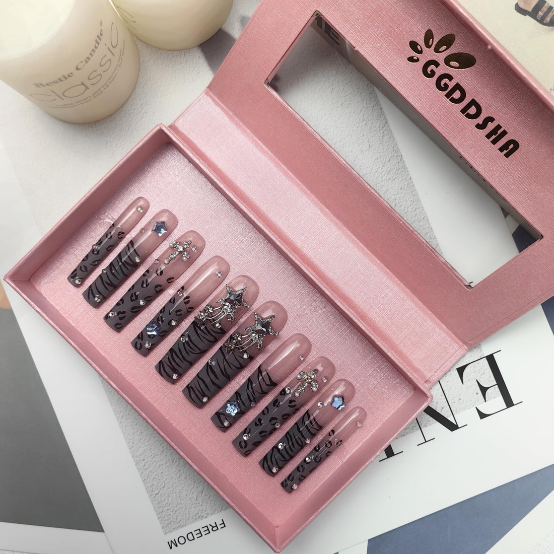 August Nails Design And Reusable Handmade Nails  Kit With Box